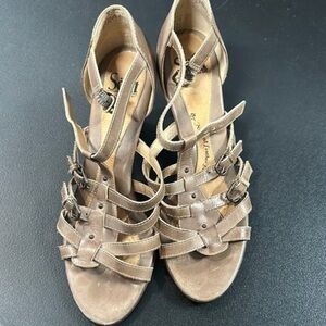 Sofft Women's leather Strappy Open Toe Sandals with Heels size 9 m